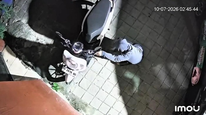 Aksi pencurian sepeda motor anak kos di Makassar.