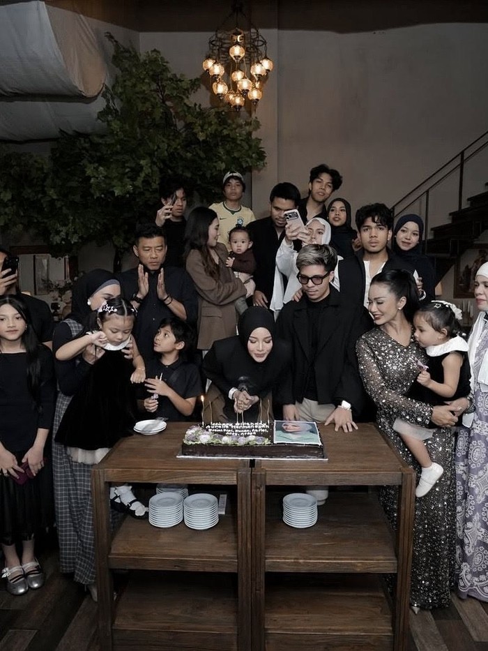 Aurel Hermansyah ulang tahun ke-28