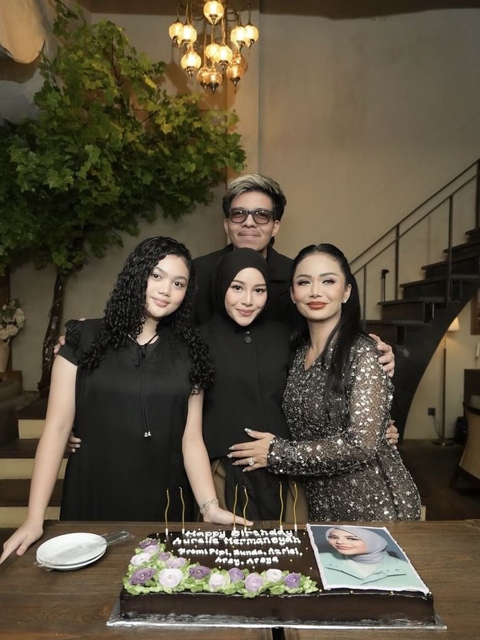 Aurel Hermansyah ulang tahun ke-28