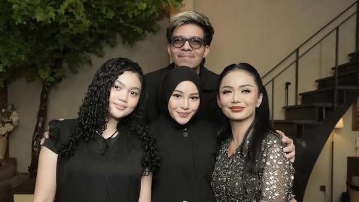 Aurel Hermansyah Aurel Hermansyah ulang tahun ke-28