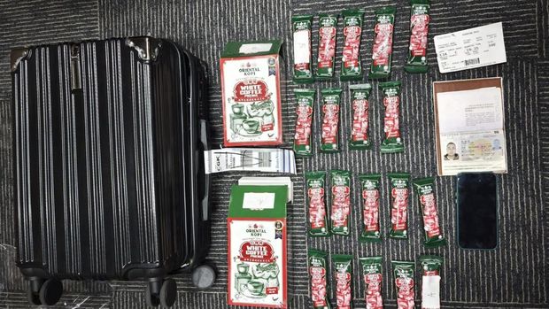 Bareskrim Polri menggagalkan penyelundupan 3,4 kilogram psikotropika dan menangkap 2 WN China di Soetta.