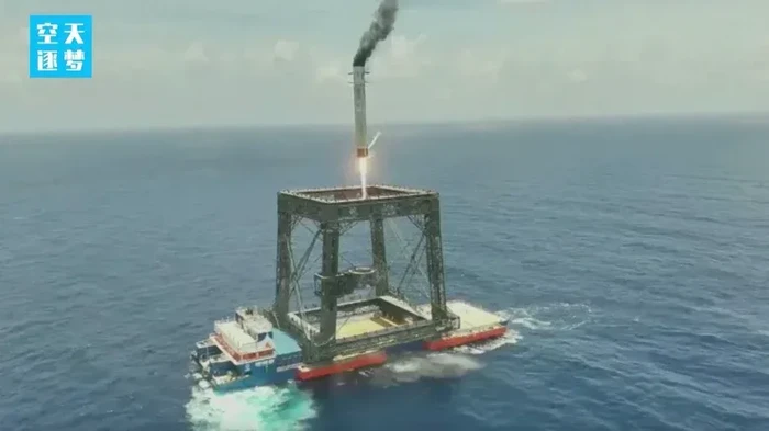 Booster roket Long March-10B milik China berhasil mendaratkan untuk pertama kalinya