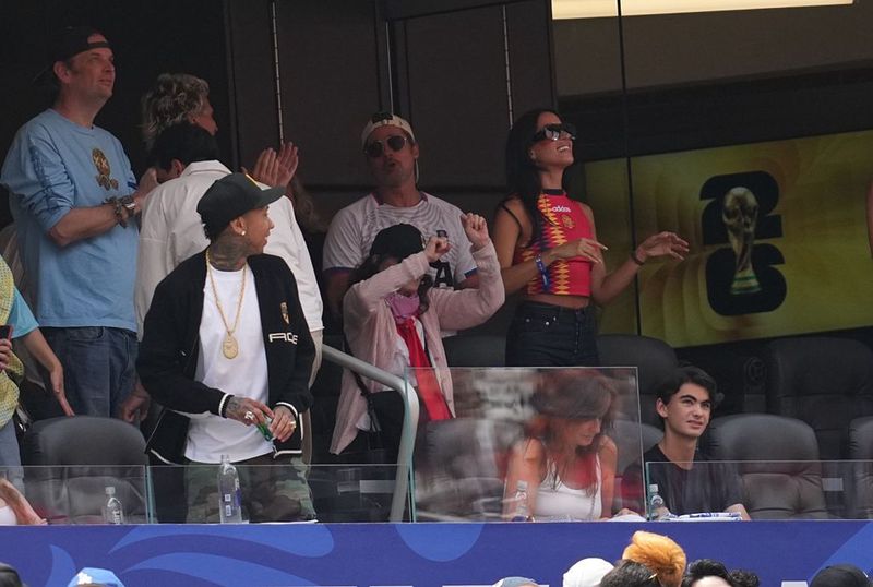 Brad Pitt dan Ines de Ramon Brad Pitt (USA) during Quarter final FIFA World Cup 2026, Spain and Belgium, Los Angeles Stadium, Los Angeles, USA on July 10 2026. (Photo by Ulrik Pedersen/NurPhoto via Getty Images)