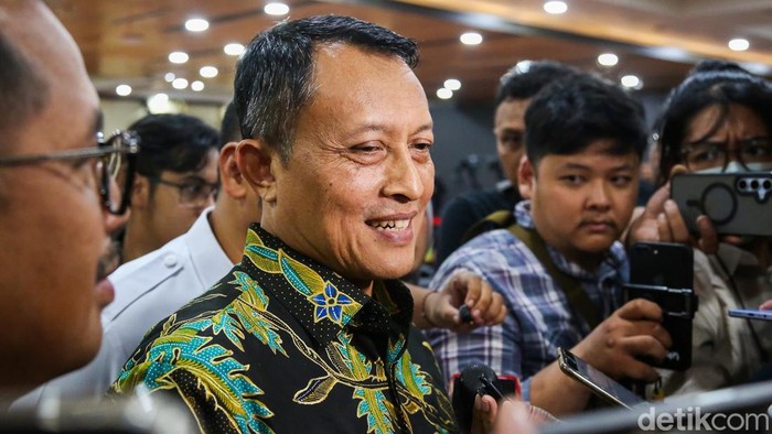 Pelaksana Tugas Jaksa Agung Muda Tindak Pidana Khusus (Jampidsus) Rudi Margono (kanan) bersama Ketua Komisi III DPR RI Habiburokhman (kiri) memberikan keterangan pers di Gedung Utama Kejaksaan Agung, Jakarta, Sabtu (11/7/2026).

Sebelumnya, Jaksa A