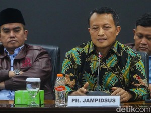 Plt Jampidsus Ungkap Pesan JA Tangani Kasus Febrie Secara Profesional