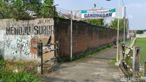Gang atau Jalan Menuju Surga di Kota Malang Gang atau Jalan Menuju Surga di Kota Malang