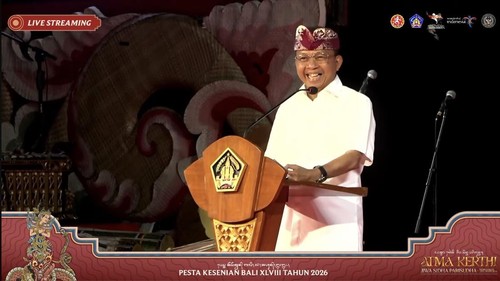 Gubernur Bali, Wayan Koster, berpidato di acara penutupan PKB ke-48 2026 di Art Center, Denpasar, Sabtu (11/7/2026). (Tangkapan layar siaran langsung penutupan PKB 2026)