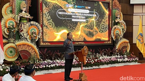 Gubernur Bali Wayan Koster saat menghadiri kegiatan Penguatan Komitmen Bersama Menyukseskan Sensus Ekonomi 2026 di Kantor Gubernur Bali, Sabtu (11/7/2026). (Foto: Rizki Setyo/detikBali)