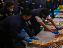 Emas 74  Kg dan Valas Dipamerkan Polisi, Tersangka Kasus Korupsi Masih Didalami