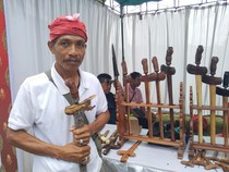 Perajin Keris Banjir Pesanan di Parade Seni Budaya Desa Adat Bedha