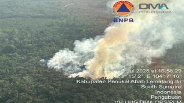 Karhutla d wilayah Penukal, Pali, yang belum padam.