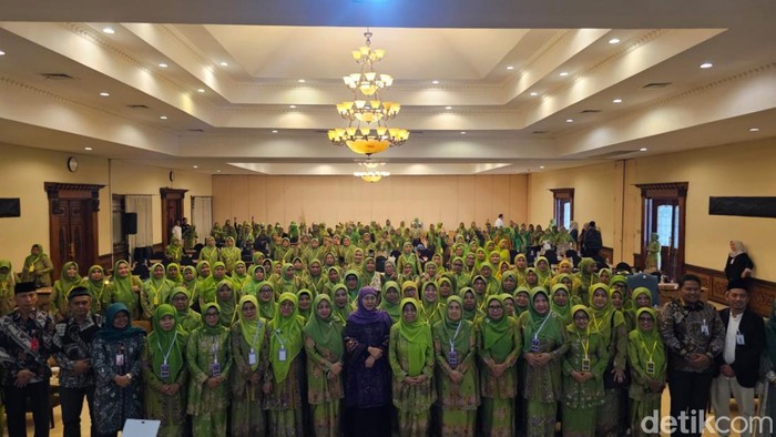 Khofifah Indar Parawansa menghadiri Silaturahim Hidmat & IHM Muslimat NU Jawa Timur di Kota Batu