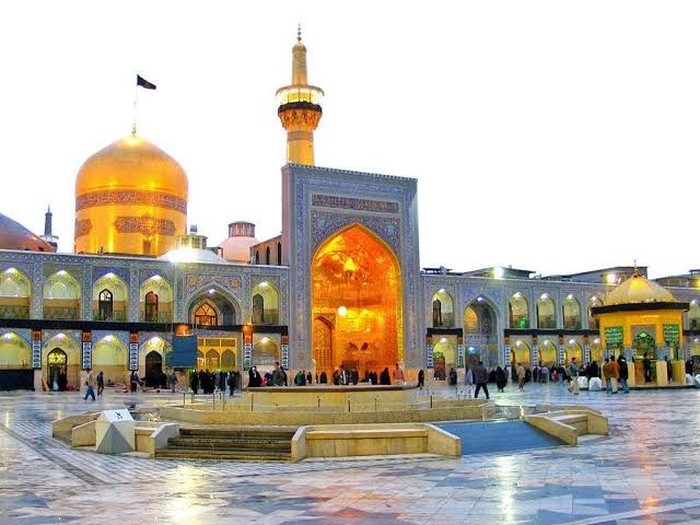 Kompleks Makam Imam Reza di Iran