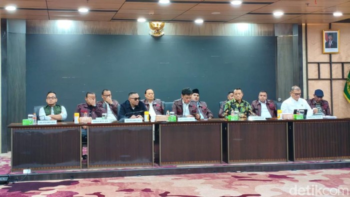 Konferensi pers terkait 3 kasus korupsi di Kejagung, Sabtu (11/7/2026). (Fadil/detikcom)