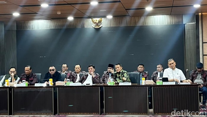 Konferensi pers terkait 3 kasus korupsi di Kejagung, Sabtu (11/7/2026). (Ondang/detikcom)