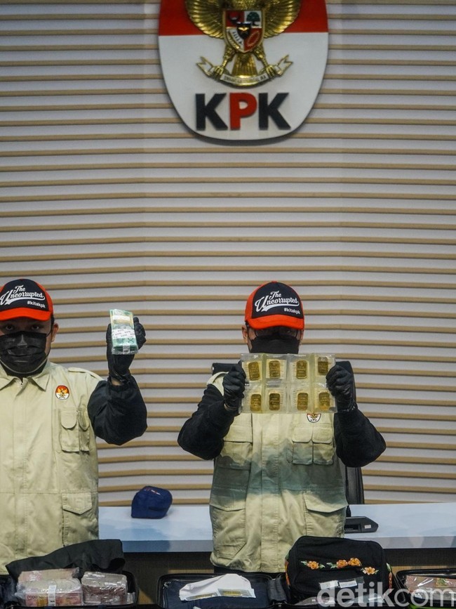 KPK Sita Rp 21,2 Miliar dan Emas 2,5 Kg dari Kasus OTT Bupati Sukoharjo