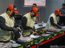 Video: Rincian Barbuk Uang-Emas 2,5 Kg Rp 21,2 M dari OTT Bupati Sukoharjo
