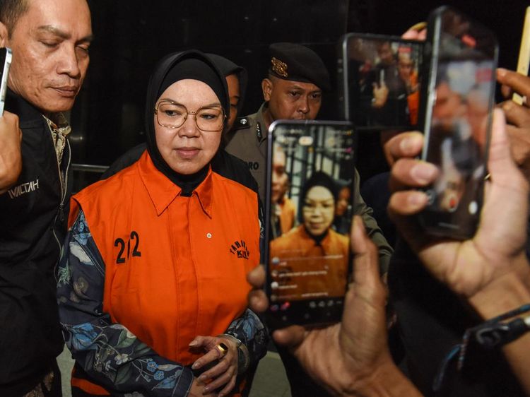 KPK Tahan Bupati Sukoharjo Etik Suryani Usai OTT Dugaan Pemerasan