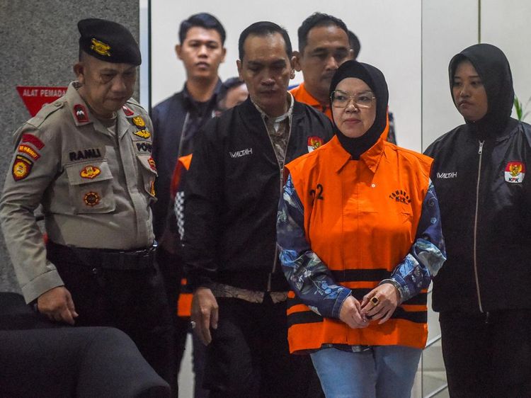 Ruangan Berstiker KPK Buntut OTT Bupati Sukoharjo Etik Suryani