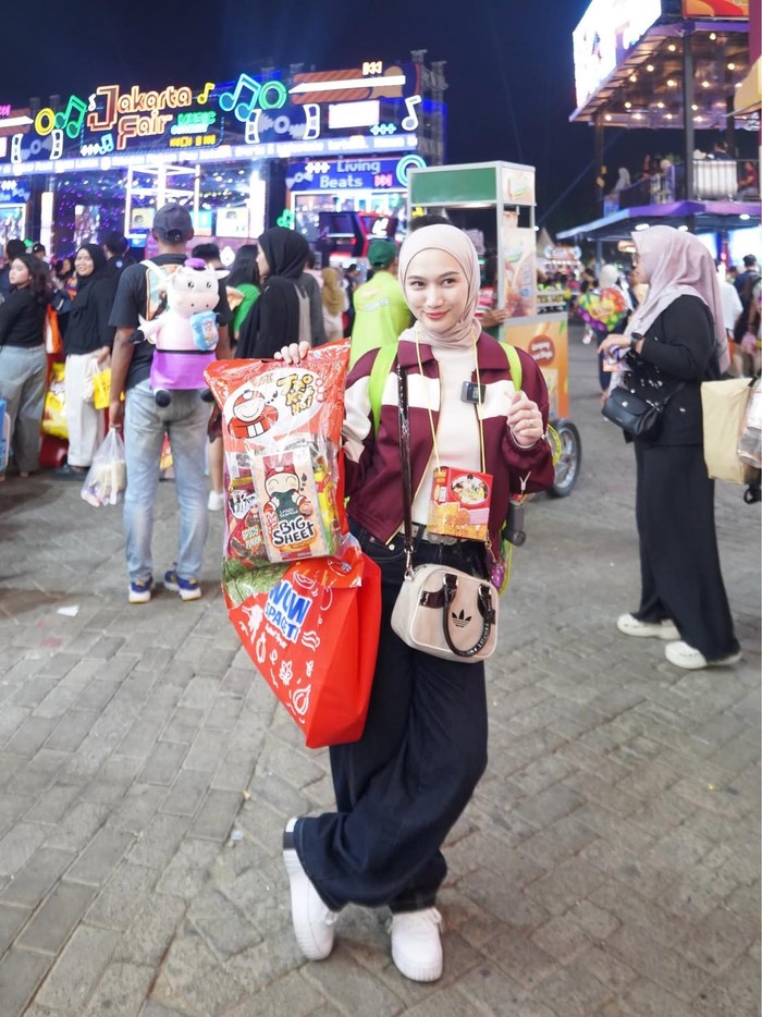 Melody Laksani menikmati malam di PRJ