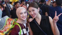 Eits, Melody juga sempat bertemu dengan Shani Indira. Foto: Instagram @melodylaksani92