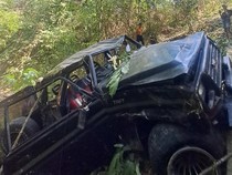 Mobil Hilang Kendali di Tanjakan Polman Masuk Jurang, 3 Penumpang Luka