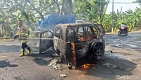Petugas Damkar dan Penyelamatan (Damkarmat) Kabupaten Nganjuk menerjunkan satu unit mobil pemadam kebakaran untuk menjinakkan kobaran api. Api berhasil dipadamkan sekitar 1 jam.