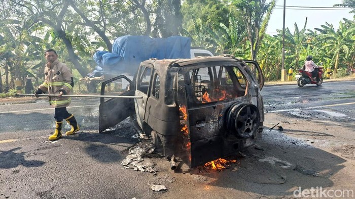 Mobil Terbakar Usai Isi BBM di SPBU Sukomoro Nganjuk