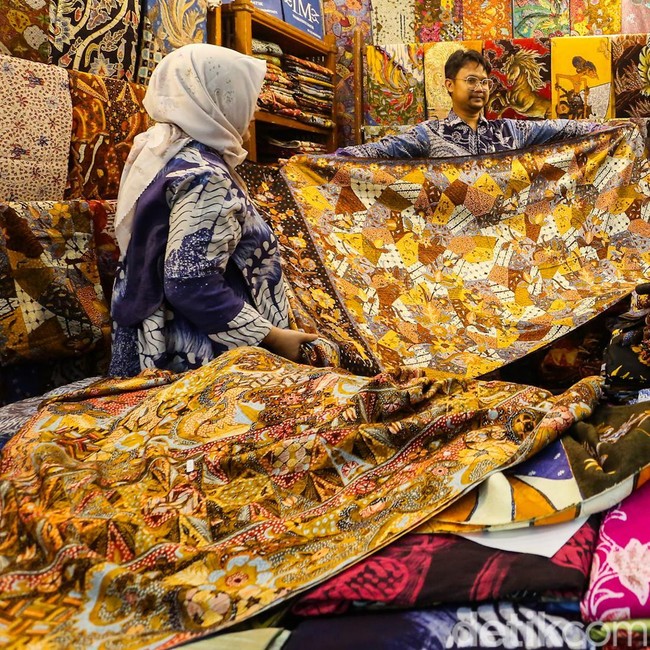 Motif Batik Nusantara Unjuk Pesona di Puspa Nuswantara 2026