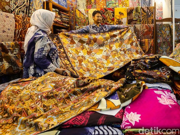 Motif Batik Nusantara Unjuk Pesona di Puspa Nuswantara 2026