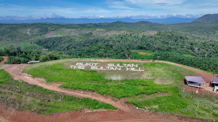 Paralayang di Bukit Sultan, Paser, Kaltim. (dok Prokompim Paser)