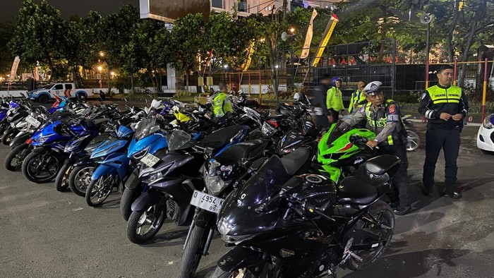 Penindakan 53 motor yang pakai knalpot brong di Bandung.
