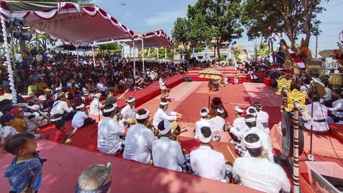 Pertunjukan parade seni budaya Desa Adat Bedha, Tabanan, Sabtu (11/7/2026). (Krisna Pradipta/detikBali)