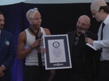 Video Lautan Orang Botak di Konser Pitbull Pecahkan Rekor Guinness World Record
