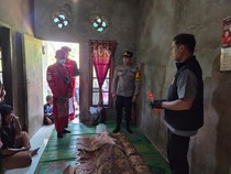 Pria Paruh Baya Ditemukan Tewas Gantung Diri di Pohon Kapuk Belakang Rumah