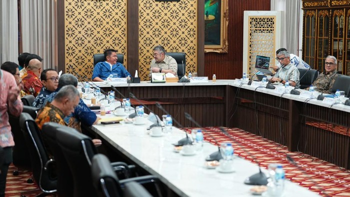 Rapat bersama antara Gubernur Sumsel Herman Deru membahas PT Pelabuhan Internasional Samudera Tanjung Carat.