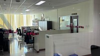 Garis merah-hitam itu bertuliskan KPK, serta ada keterangan DALAM PENGAWASAN KPK. Penyegelan juga dilakukan di Ruang Kabag Umum Setda Sukoharjo di lantai 8 Gedung Menara Wijaya, dan sejumlah ruangan lainnya. Foto: dok. Istimewa