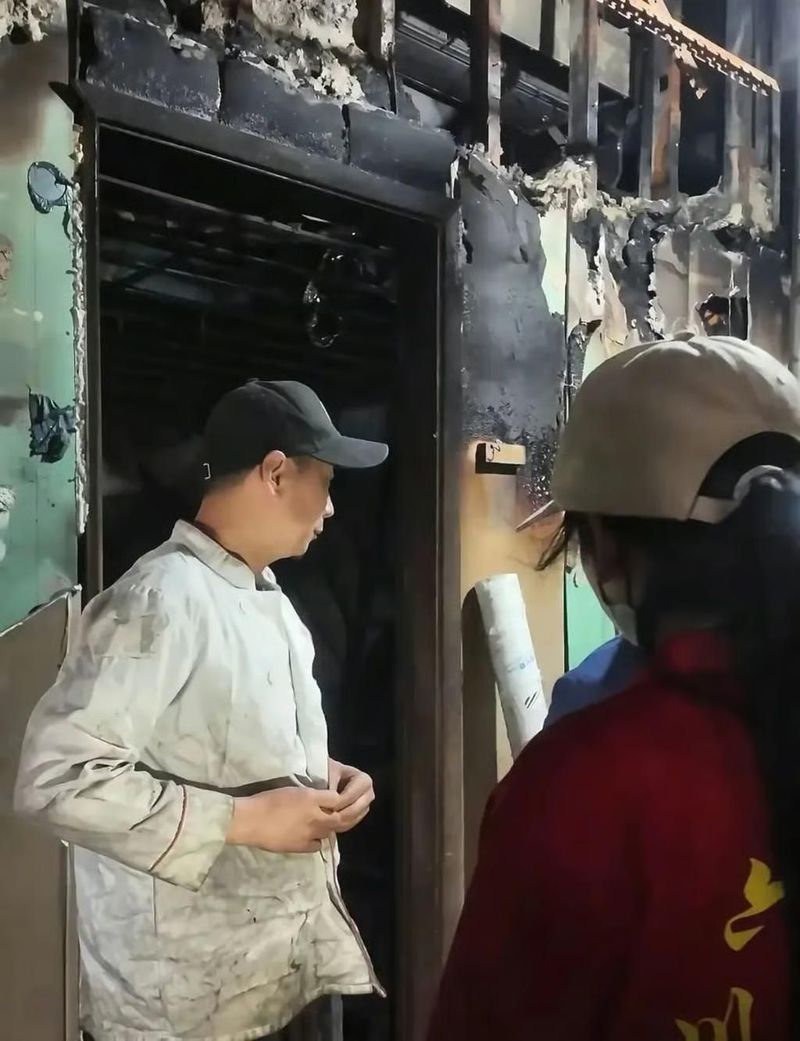 Salut! Pemilik Restoran Maafkan Karyawan yang Bikin Usahanya Kebakaran Salut! Pemilik Restoran Maafkan Karyawan yang Bikin Usahanya Kebakaran