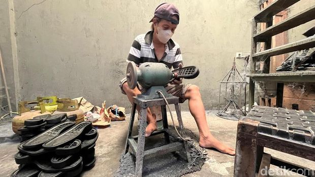 Sepatu kulit made in Mojokerto Sepatu kulit made in Mojokerto digandrungi Gen Z