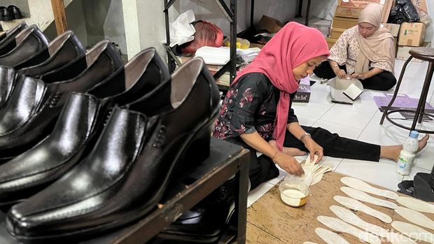Sepatu kulit made in Mojokerto Sepatu kulit made in Mojokerto digandrungi Gen Z