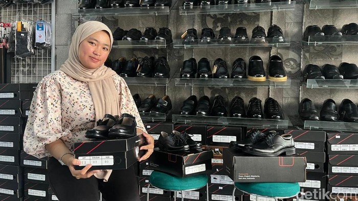 Sepatu kulit made in Mojokerto digandrungi Gen Z
