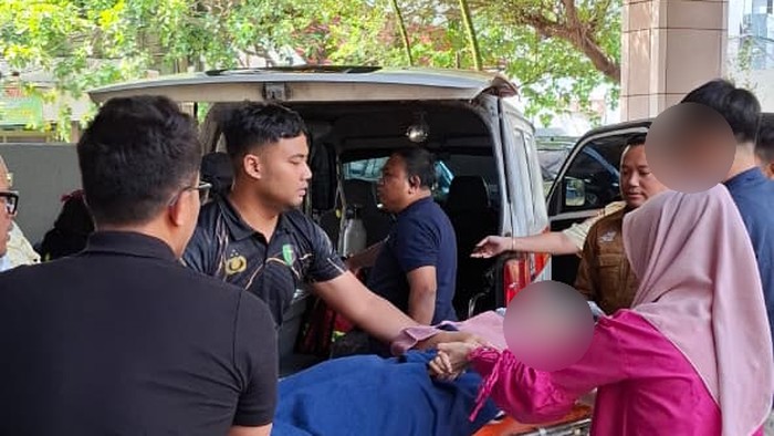 Respons Cepat Dokkes Polres Jakpus Selamatkan Wanita yang Alami Pendarahan