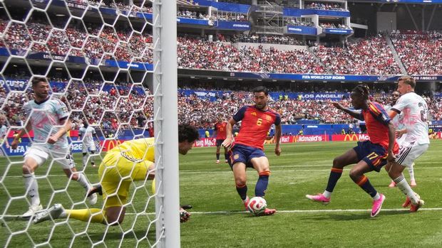 Soccer Football - FIFA World Cup 2026 - Quarter Final - Spain v Belgium - Los Angeles Stadium, Inglewood, California, U.S. - July 10, 2026 Spain's Mikel Merino scores their second goal past Belgium's Senne Lammens REUTERS/Kai Pfaffenbach