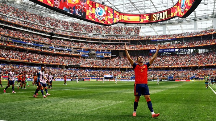 Soccer Football - FIFA World Cup 2026 - Quarter Final - Spain v Belgium - Los Angeles Stadium, Inglewood, California, U.S. - July 10, 2026 Spains Mikel Merino celebrates scoring their second goal REUTERS/Kai Pfaffenbach     TPX IMAGES OF THE DAY
