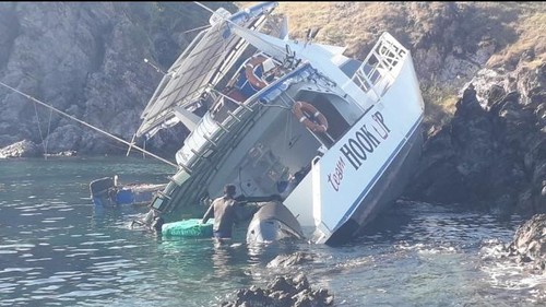 Speedboat Hook Up menabrak karang di perairan Pulau Bidadari, Labuan Bajo, Manggarai Barat, NTT, Sabtu (11/7/2026). (Istimewa)