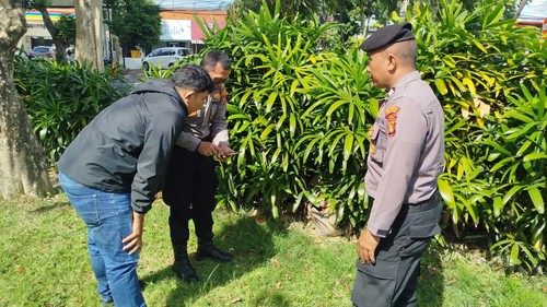Tas tak bertuan ditemuan di semak-semak Lapangan Puputan Margarana Niti Mandala, Monumen Perjuangan Rakyat Bali (MPRB) Bajra Sandhi, Denpasar, Sabtu (11/7/2026).  (Dok. Polresta Denpasar)
