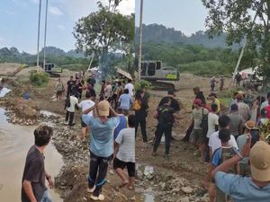 Diadang Warga, Tim Mabes Polri Mundur Saat Razia Tambang Emas Ilegal di Jambi