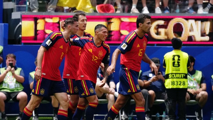 Soccer Football - FIFA World Cup 2026 - Quarter Final - Spain v Belgium - Los Angeles Stadium, Inglewood, California, U.S. - July 10, 2026 Spains Fabian Ruiz celebrates scoring their first goal with Pedro Porro, Mikel Oyarzabal and Rodri IMAGN IMAGES via Reuters/Kirby Lee