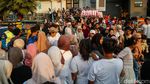 Trotoar Kota Tua Dipenuhi PKL, Akses Pejalan Kaki Menyempit di Akhir Libur Sekolah