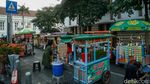 Trotoar Kota Tua Dipenuhi PKL, Akses Pejalan Kaki Menyempit di Akhir Libur Sekolah